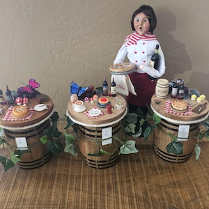 Vineyard Barrel Table Prop for Byers Choice Carolers or Dolls.  Miniature Display