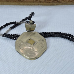 Vintage tuareg berberketting | Marokkaanse ketting met zwarte kralen | Handgemaakte berbersieraden