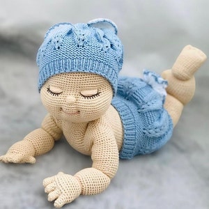 Newborn sleeping beauty Doll, Amigurumi pattern, PDF in English with 15 supportive Youtube videos in Turkish for body shape and Face shape