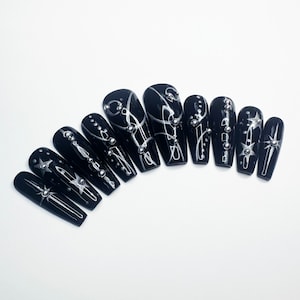 Schwarz Silber Nägel | Ohrstecker | Freche Nägel | Stern Nägel | Fancy Nägel | Mehrfarbige Nägel | Drücken Sie auf die Nägel |  Handgemalte Nägel