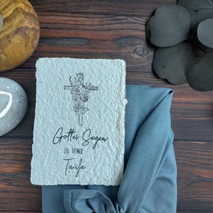 Christliche Taufkarte mit Kreuz handgemacht aus geschöpftem Papier