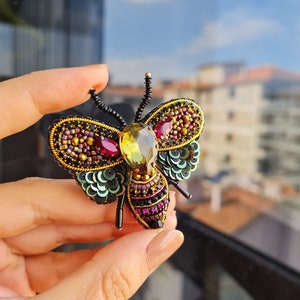 Broche de polilla hecho a mano, broche de diseño personalizado, broche personal hecho a mano, broche especial hecho a mano, broche de letra de plata, broche de mariposa
