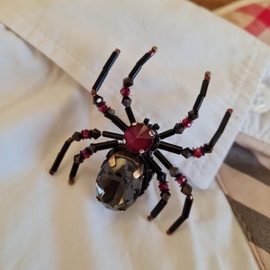 Handmade Spider Brooch, Hallowen Gift Jewelry, Beaded Spider Brooch, Customized Pin, Embroidered İnsect, Hallowen Spider Brooch, Spider Pin