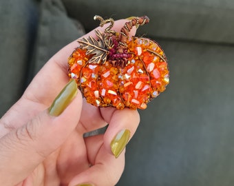 Handmade Pumpkin Brooch, Hallowen Pumpkin Jewelry, Hallowen Gift, Beaded Pumpkin Brooch, Orange Pumpkin Pin, Hallowen Pin, Handcrafted Gift