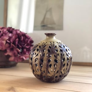 8&#39;&#39; (Pair) Vintage Earth Tone Vase w/ Matching Stand