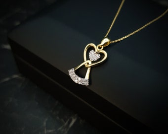 18K Gold Angel Heart Necklace: Delicate Charm Pendant