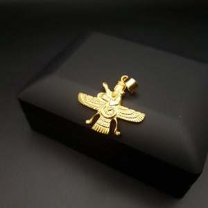 18k Gold Pendants (Farvahar) Necklace, symbol of ahura mazda, Faravahar symbol of the Zoroastrian