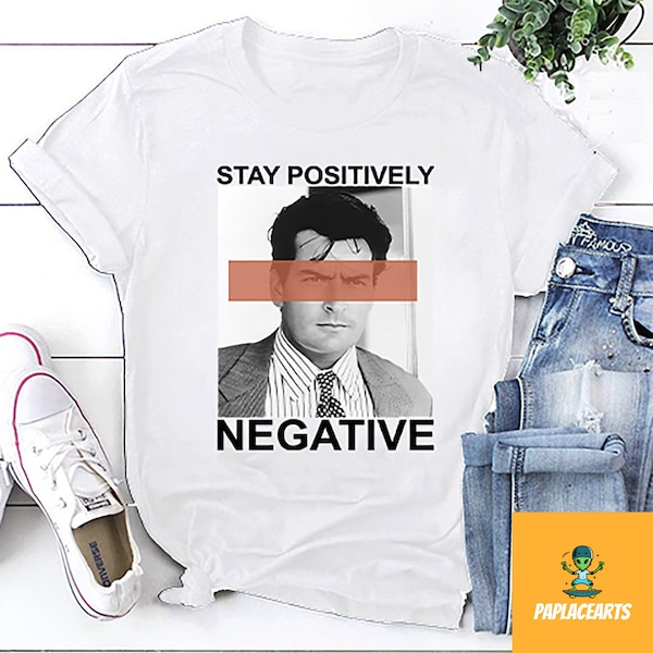 Camiseta Charlie Sheen Stay Positively Negative, camiseta Charlie Sheen, camiseta vintage Stay Positively Negative, camisetas de actor Charlie Sheen