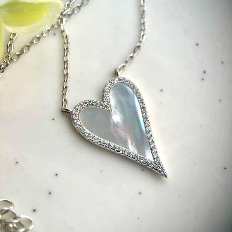Shell Heart Earrings main image 1