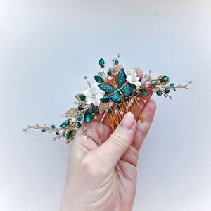 Gold emerald butterfly@white flower comb. Green wedding. Crystal hair comb. Emerald hair accessories. Flower hair comb VF-579