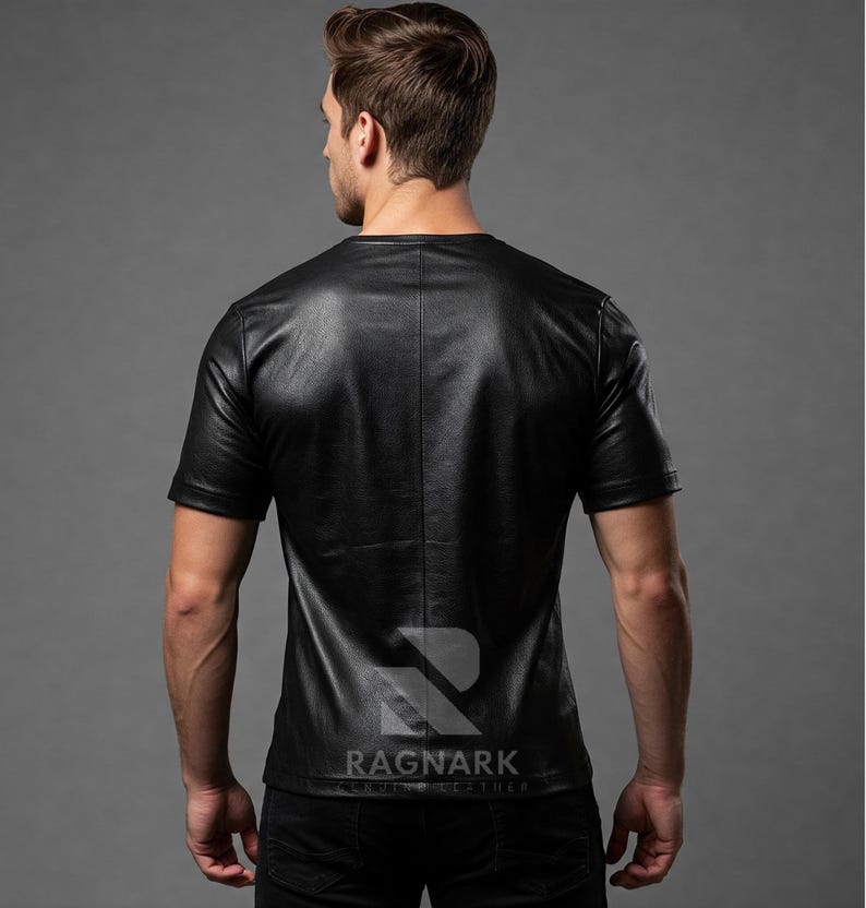 Herr-T-shirt i svart fårskinn: Handgjord slim fit-tröja bild 4