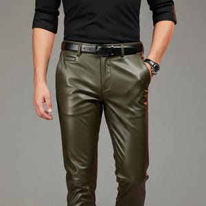 Handgefertigte Olivgrüne Schaffelllederhose: Slim Fit