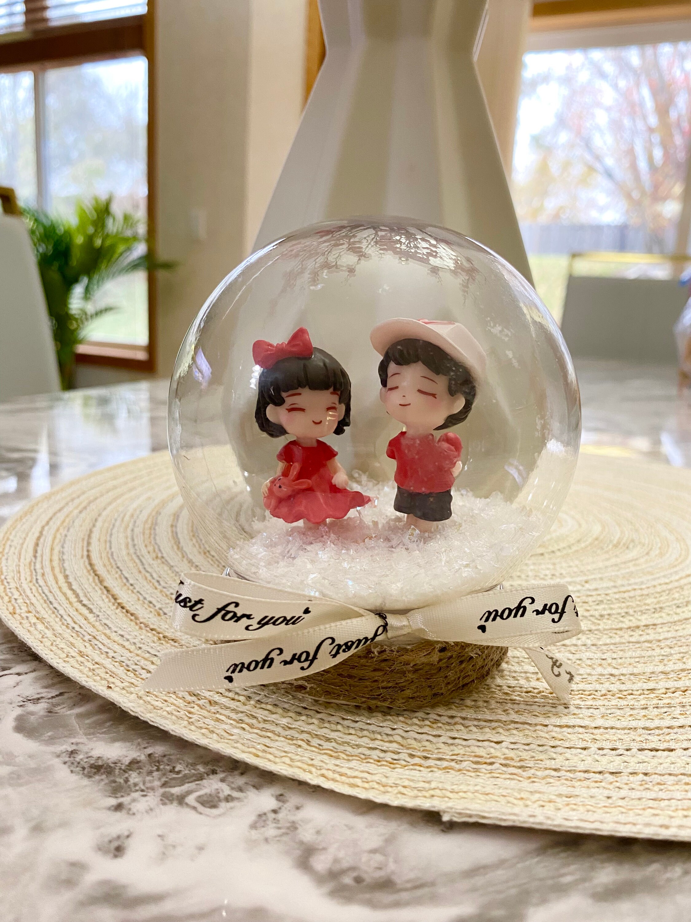 Married Love Couple Snow Globe with Romantic Music Glass Dome Decorative  Showpiece Gift for Couples Wedding Birthday Anniversary Valentines