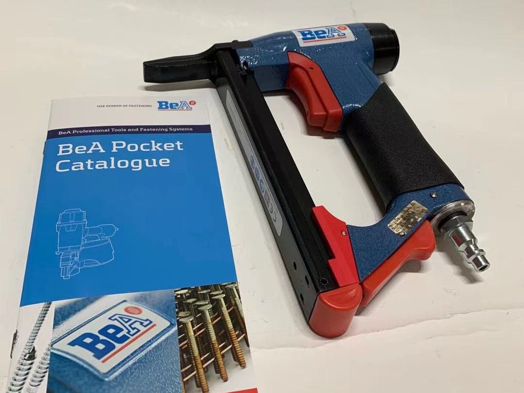 BeA 71/16-421 Upholstery Staple Gun Stapler with 2 boxes of Staples