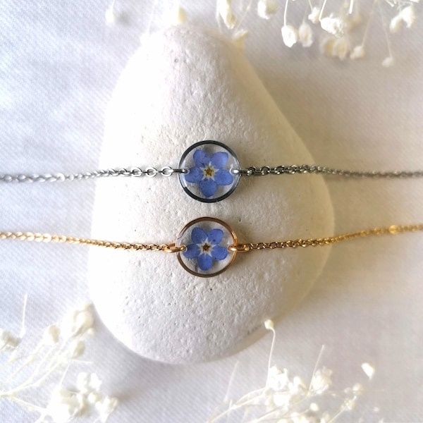Collection CHLOÉ - Bracelet avec un myosotis bleu - médaillon petit format 12mm - Or ou Argent - forget me not - bracelet fleurs sechées