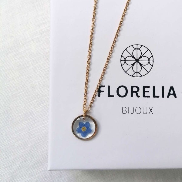 Collection CHLOÉ - Collier avec un myosotis bleu - médaillon petit format 12mm - Or ou Argent - forget me not - collier fleurs sechées