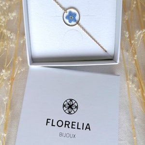 CHLOÉ-Kollektion Armband mit einem blauen Vergissmeinnicht Medaillon im 15-mm-Format Gold oder Silber Vergissmeinnicht Armband mit getrockneten Blumen Bild 6