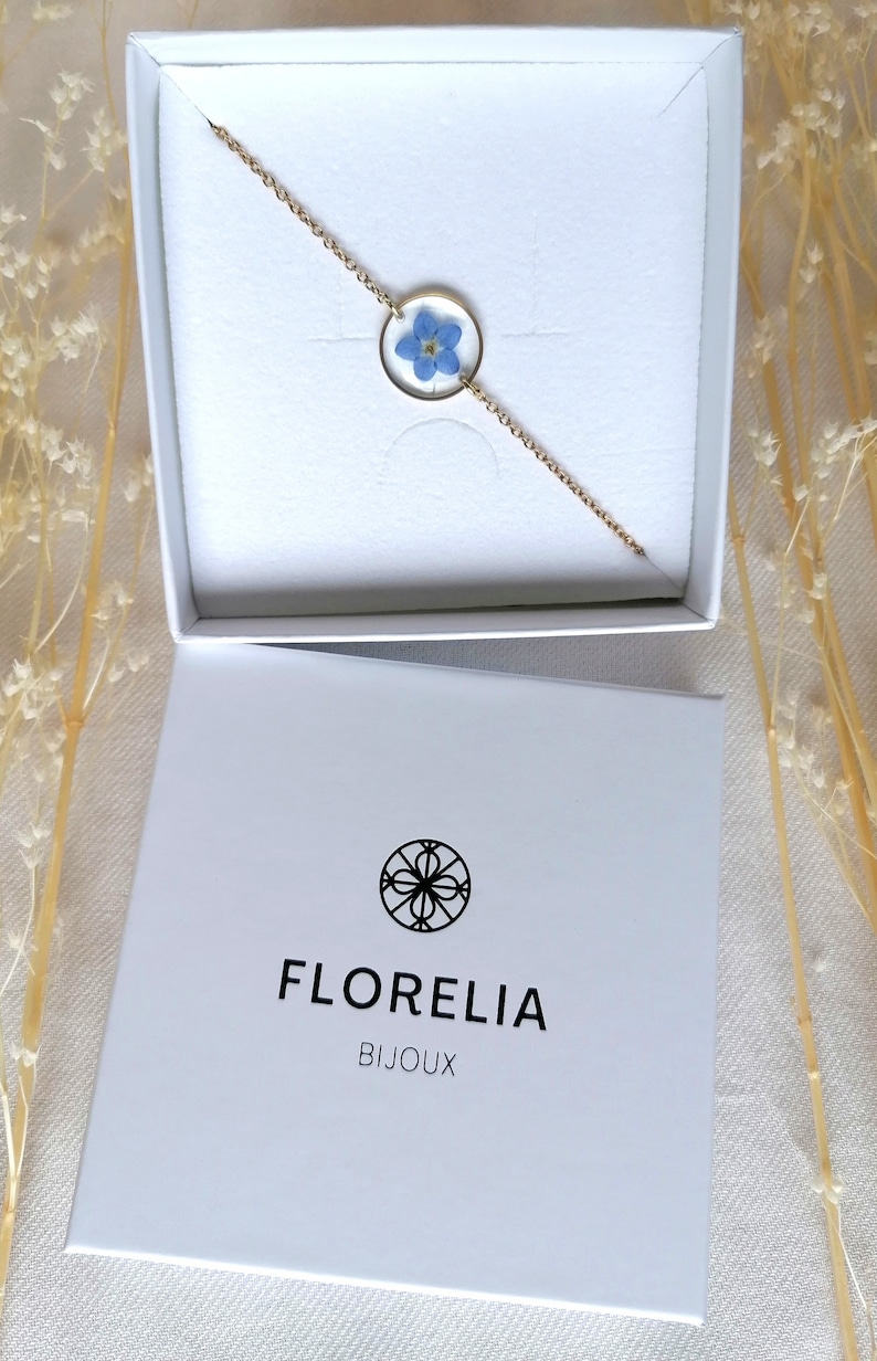 CHLOÉ-Kollektion Armband mit einem blauen Vergissmeinnicht Medaillon im 15-mm-Format Gold oder Silber Vergissmeinnicht Armband mit getrockneten Blumen Bild 6