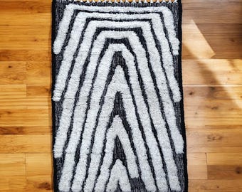 モロッコ　ラグ　ストライプ 本物の白黒モロッコラグ 6.6x10インチ、ハンドメイド ベニ・ウライン