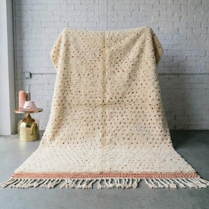 Alfombra marroquí Beni Ourain color marfil terracota con estampado de lunares rojos / Alfombra bereber de lana hecha a mano / Alfombra bohemia neutra para sala de estar / Tamaño personalizado