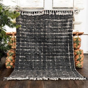 Soft peach Moroccan rug with light pink grid pattern, handcrafted by Berber artisans using 100% natural wool. Unique Boujad style with fluffy texture, ideal for cozy interiors, nurseries, boho bedrooms, and minimalist homes. Custom sizing available.