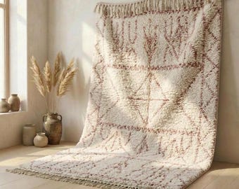 Tappeto marocchino in lana rosa avorio, tappeto berbero astratto, tappeto geometrico a pelo alto fatto a mano, arredamento moderno e organico per il soggiorno, dimensioni personalizzate