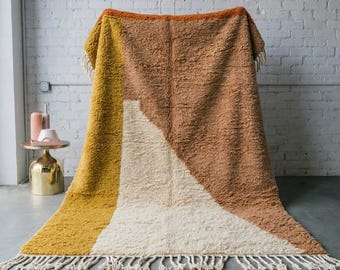 Color Block Boujaad Teppich | Handgefertigter Marokkanischer Wollteppich | Senf Blush Elfenbeinfarbener Teppich | Dicker Flor Berber Teppich