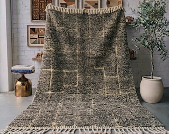 Marokkanischer Teppich in Travertinbeige, neutraler Berberwollteppich, abstrakter handgeknüpfter Teppich, moderner marokkanischer Teppich, organischer minimalistischer Teppich