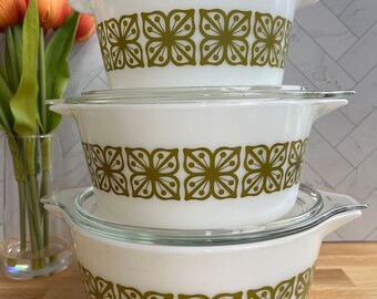 Vintage 1965 Pyrex Autumn Floral 6-Piece Casserole Stack with Glass Lids: 431, 432, 433.