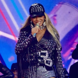 Giacca in pelle con stella di Beyoncé del Cowboy Carter Tour, giacca con decorazioni e frange della stella di Beyoncé, outfit del tour di Beyoncé