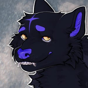 K&ouml;nnte beinhalten: Digitale Illustration eines schwarzen wolfs&auml;hnlichen Wesens mit violetten Akzenten. Der Wolf hat gelbe Augen, eine violette Nase und eine kreuzf&ouml;rmige lila Markierung auf der Stirn. Der Hintergrund ist ein verschwommener, bew&ouml;lkter Himmel.