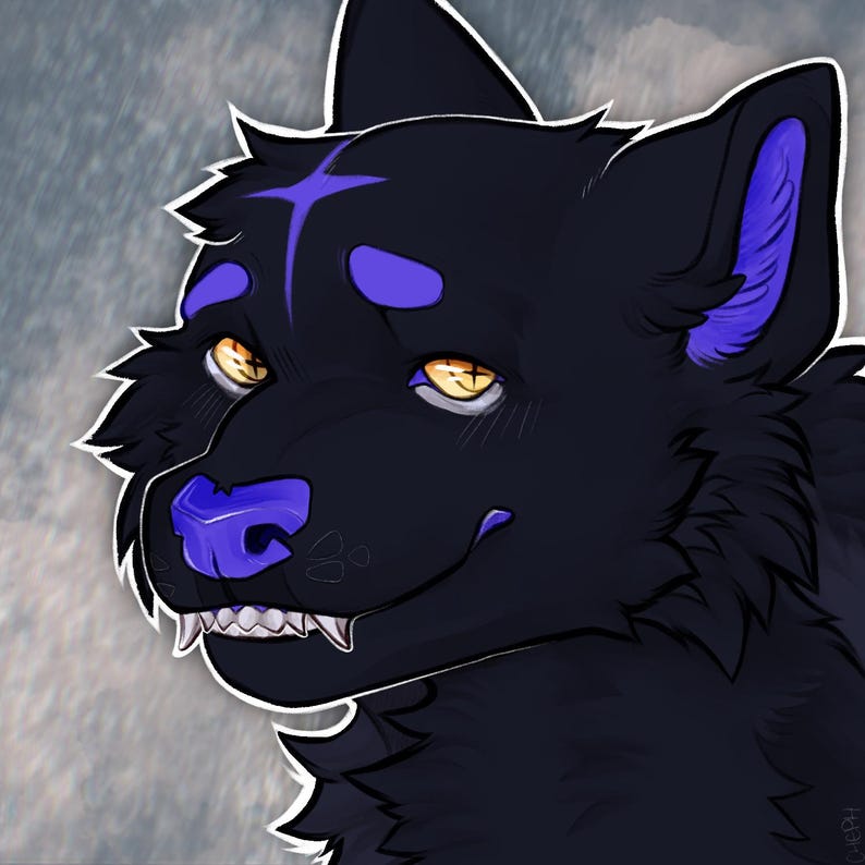 K&ouml;nnte beinhalten: Digitale Illustration eines schwarzen wolfs&auml;hnlichen Wesens mit violetten Akzenten. Der Wolf hat gelbe Augen, eine violette Nase und eine kreuzf&ouml;rmige lila Markierung auf der Stirn. Der Hintergrund ist ein verschwommener, bew&ouml;lkter Himmel.