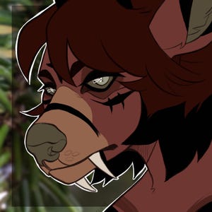 K&ouml;nnte beinhalten: Digitale Illustration eines stilisierten anthropomorphen Charakters mit braunem Fell und dunklen Akzenten. Die Figur hat spitze Z&auml;hne, gr&uuml;ne Augen und schwarze Markierungen um die Augen. Der Hintergrund ist verschwommenes gr&uuml;nes Laub.
