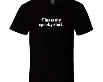 Camiseta negra espeluznante: un clásico imprescindible para Halloween.