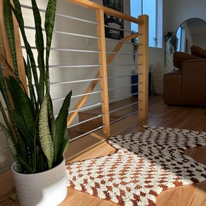 Our checkered rug in coffee & cream!