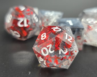 Juego de dados DnD Blood and Ash. Dados de rol de resina hechos a mano de 7 piezas para TTRPG y Dungeons and Dragons.