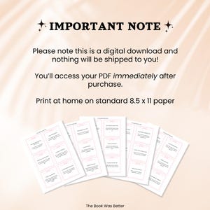 Peut inclure: T&eacute;l&eacute;chargement PDF imprimable de 12 cartes avec des citations sur les livres. Les cartes sont blanches avec des bordures et du texte roses. Le texte sur les cartes indique "The Book Was Better".