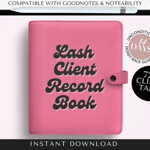 Puede incluir: Portada de agenda digital rosa con el texto "Lash Client Record Book" en una fuente retro. La portada también incluye una garantía de devolución de dinero de 14 días y 728 pestañas de clientes.