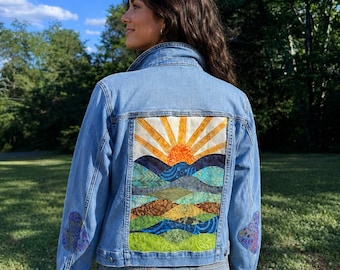Upgecycelte Jeansjacke, Sunshine Mountain, Boho Festival Jeansjacke, Größe M