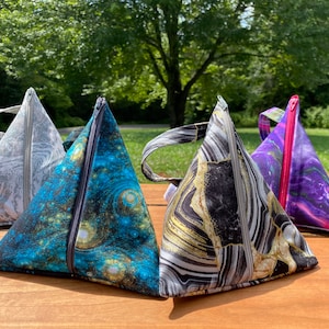 Handmade Cotton Pyramid Pouch, Triangle Pouch, Zipper Pouch, Storage Pouch, RPG Dice, Tetrahedron Pyramid Bag