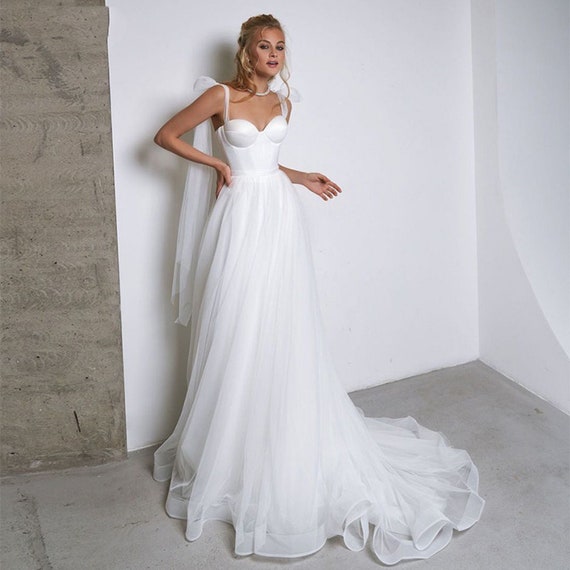A-line Sweetheart White Tulle Modest Wedding Dress Floral Romantic Bri –  SELINADRESS