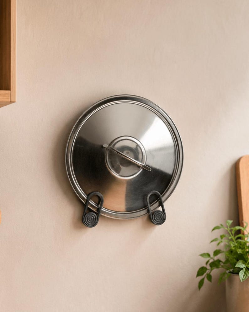 Deckelhalter mit Topfdeckel