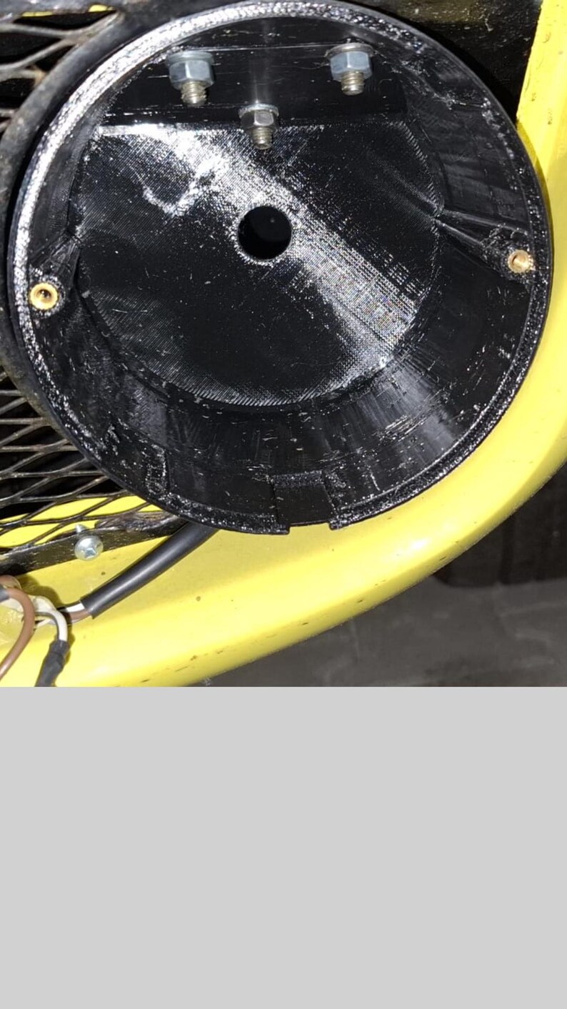 Fernscheinwerfer-Becher im Fahrzeug