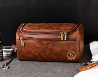 Personalized Men's Leather Toiletry Bag, Groomsmen Gifts, Dopp Kit Men's Leather Accessory, Anniversary Gift for Him, Christmas Gift for Men