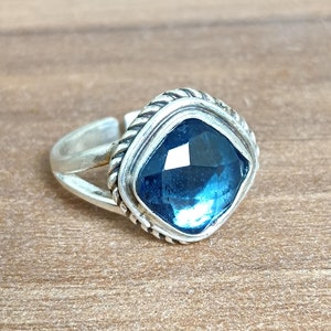 Verstelbare vlekkeloze Kashmir blauwe saffier edelsteen vierkant geslepen edelsteenring, 925 sterlingzilveren statement ring, handgemaakte sieraden bruidsring