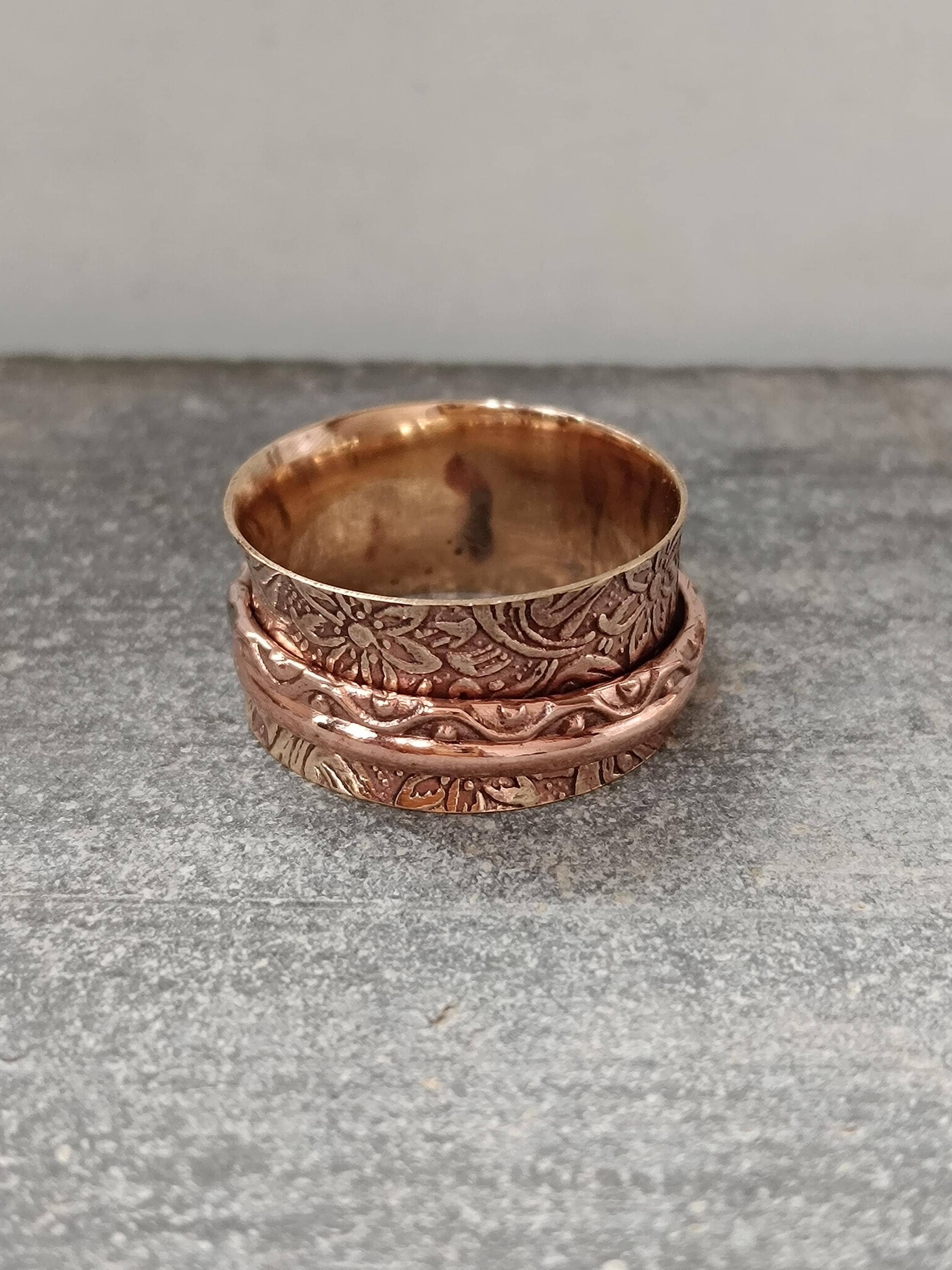 Anello da donna in puro rame con magneti per l'energia psicofisica Anello da donna in puro rame con magneti per l'energia psicofisica