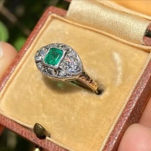 2 Carat Emerald Art Deco Wedding Ring: Vintage Gold Gemstone