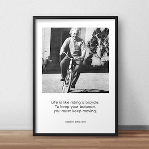 Citazione di Einstein "La vita è come andare in bicicletta. Per mantenere l'equilibrio devi continuare a muoverti"