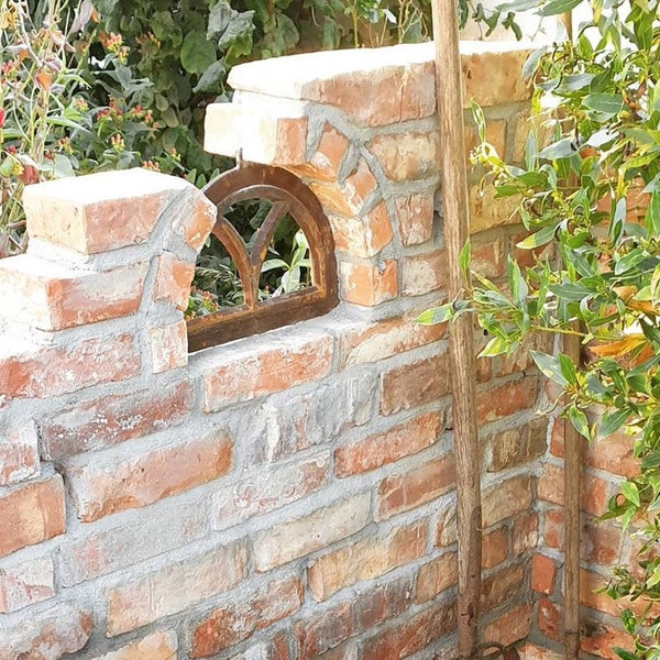 Kleines Stallfenster 32x20cm Halbkreis Scheunenfenster Gussfenster Stahlfenster Gartenmauer