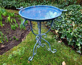 Große Stand-Vogeltränke "Antik blau" 71cm hoch Vintage Vogelbad mit großer, flacher Wassertränke Aluminiumguss rostfrei & frostfest